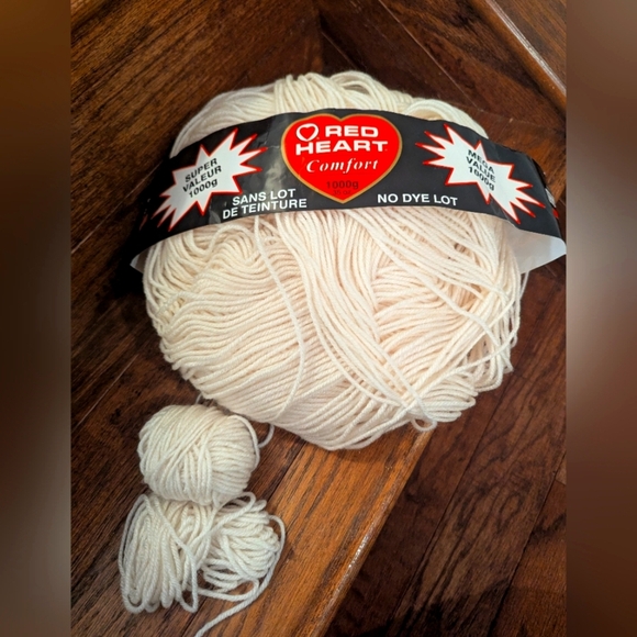 Red Heart Comfort Yarn in Cream 256g - Picture 1 of 8